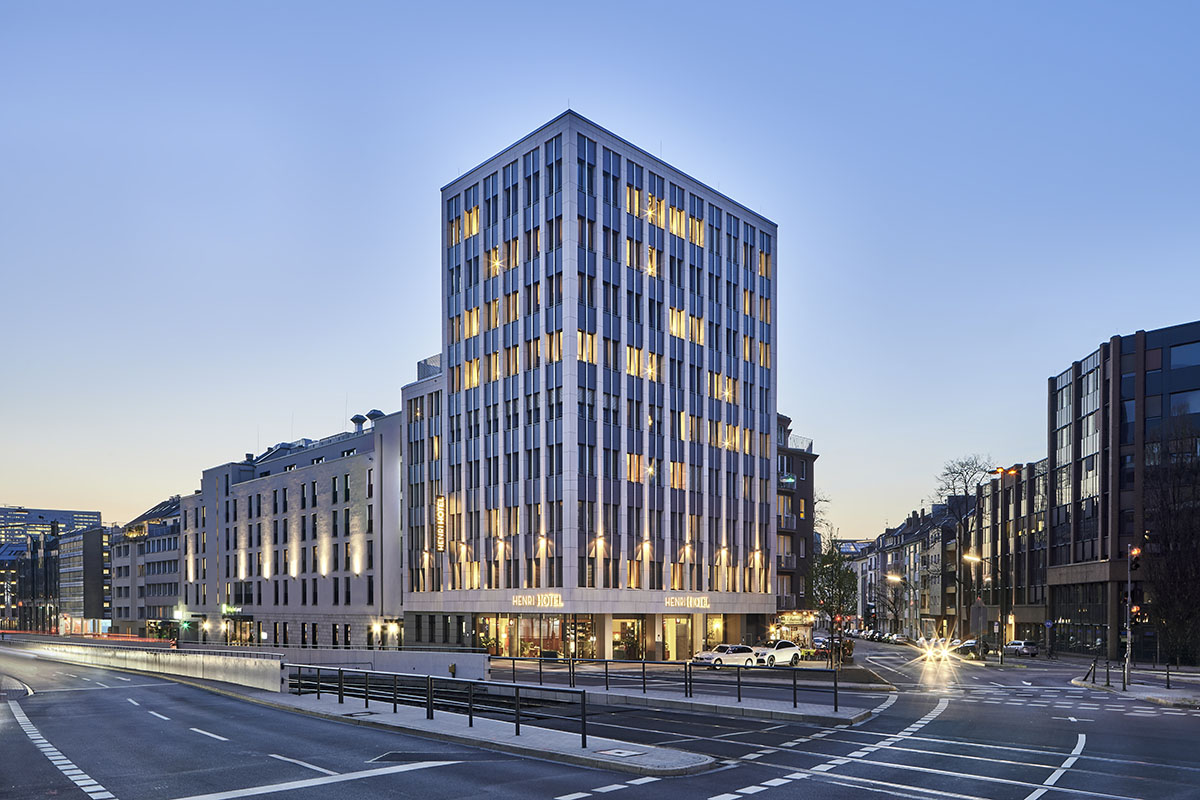 Henri Hotel Düsseldorf Downtown: THE POPULAR HOTSPOT OF THE RHINE METROPOLIS