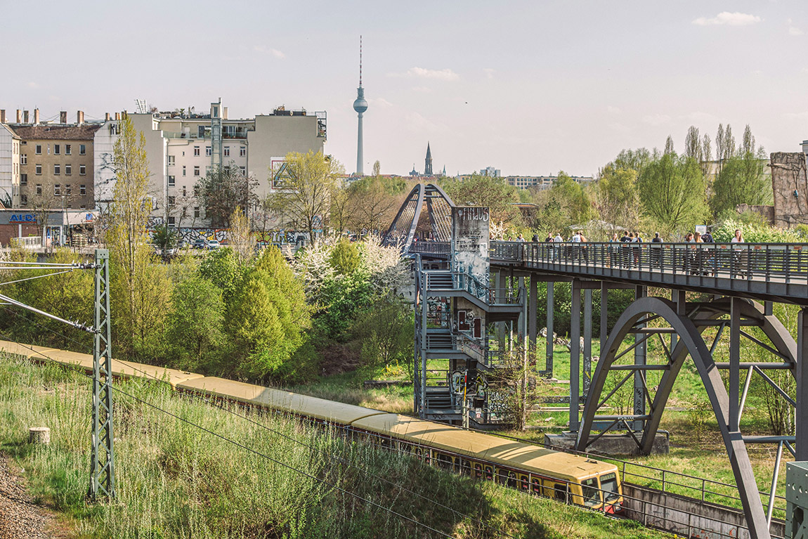 Bridges for Walls – Schwedter Steg, Berlin. Photo: Fionn Grosse on Unsplash