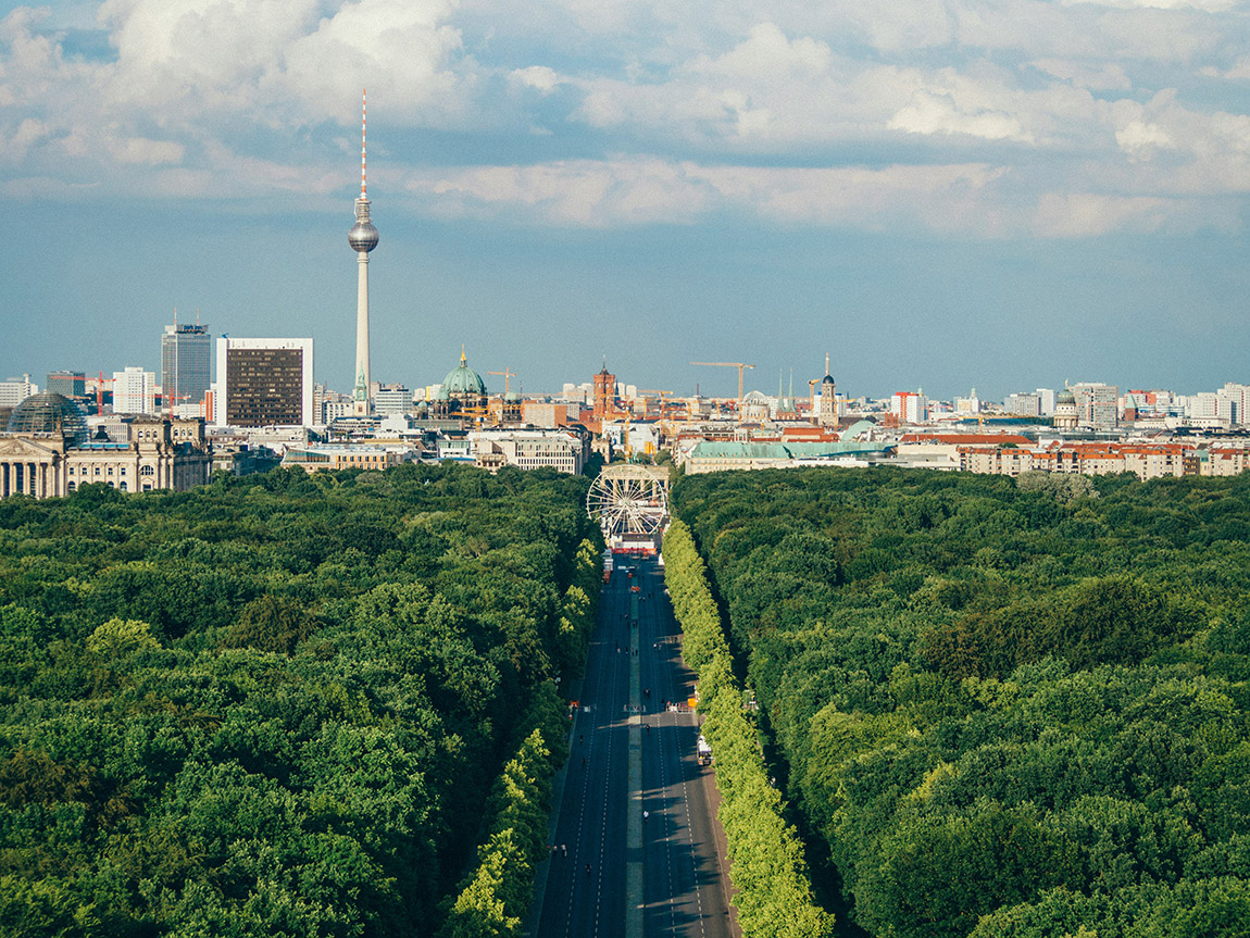 The green cloak of Tiergarten. Adam Vradenburg on Unsplash