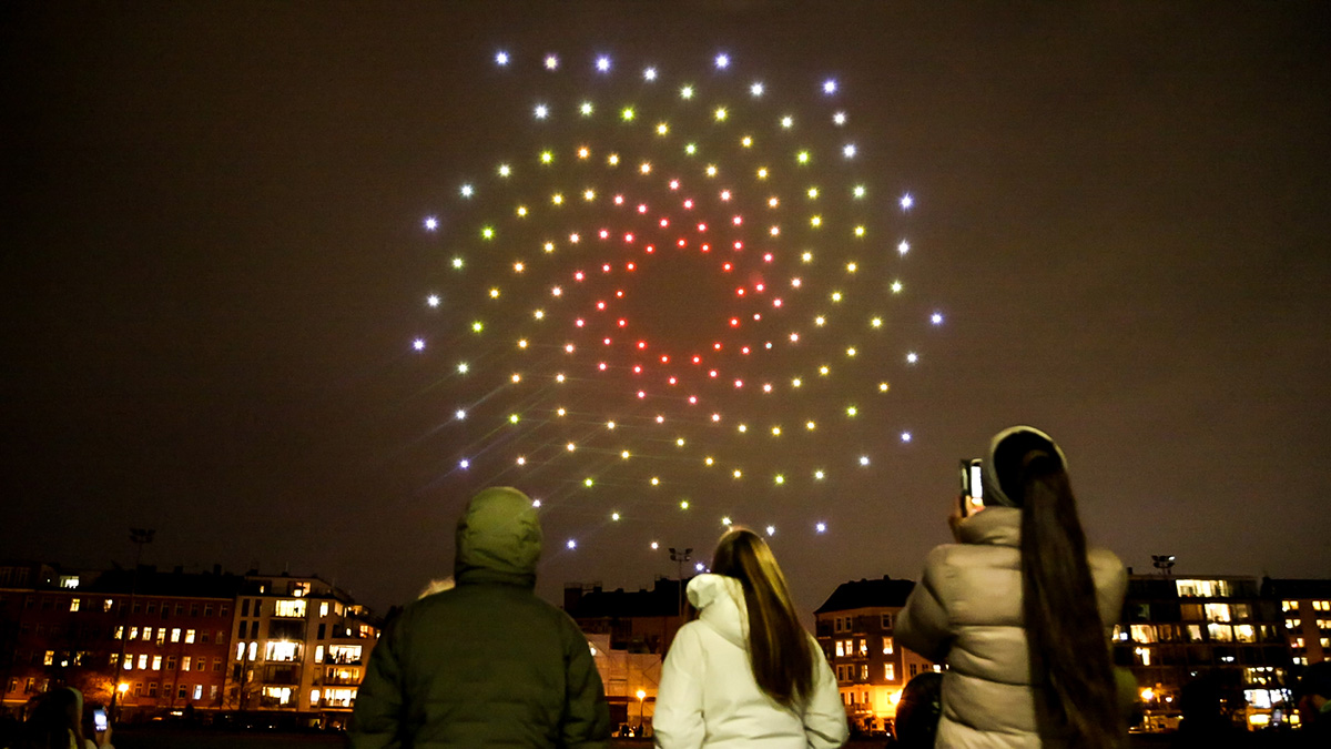 FlyingStars lighting up the Berlin sky. Photo: Ronja Donsbach